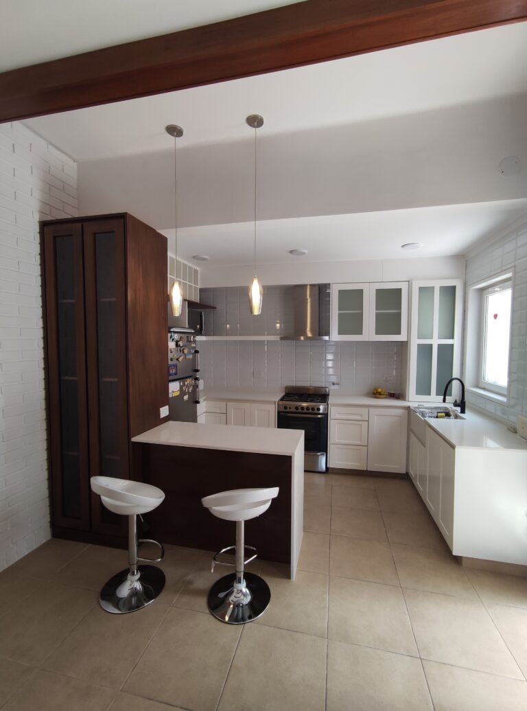 29-Cocina blanco y wengue(Rosario-Arg) 01